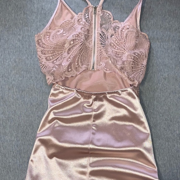 Silky slim flit dress - Picture 3 of 3